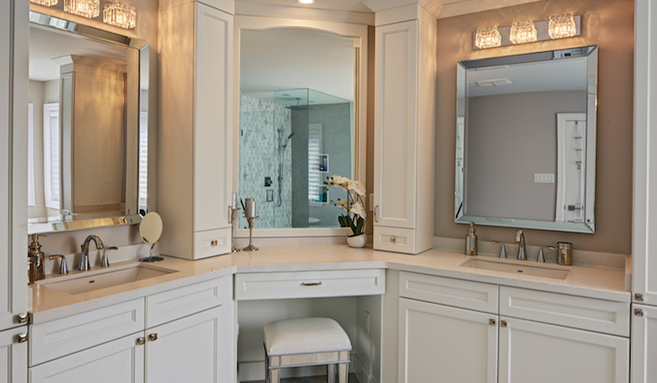 The Kinney Master Ensuite design takes a simple double-sink vanity and transforms it into a true Master Ensuite oasis. Each partner has storage for their own toiletries and space on the countertops.