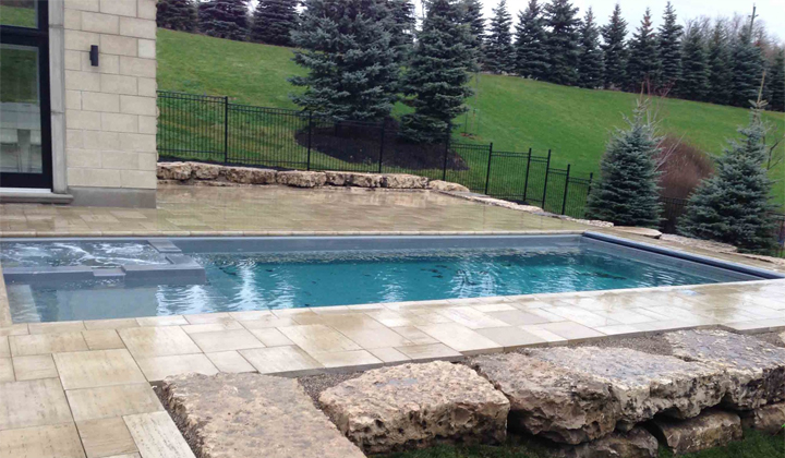 The Ultimate pools, available in three different sizes, offer a very classic rectangular pool/spa/tanning ledge that fits in so well with the modern city backyard.