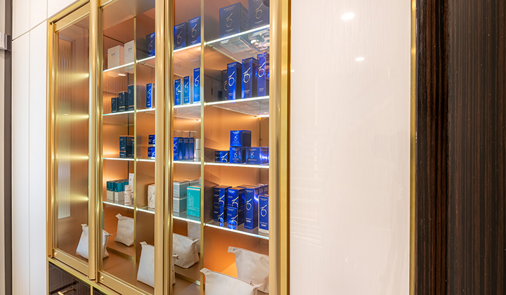This luxury cabinet design was made from the highest quality materials to create an elegant entrance to a gorgeous clinic. Part of our commercial project for Dr. Solomon Facial Plastic Clinic. Toronto, Yorkville.